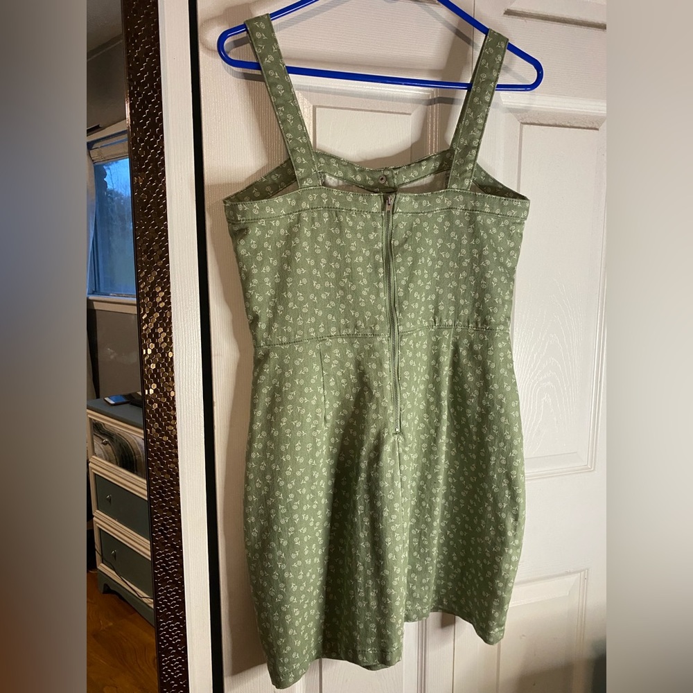 Dress - Picture 3 of 3